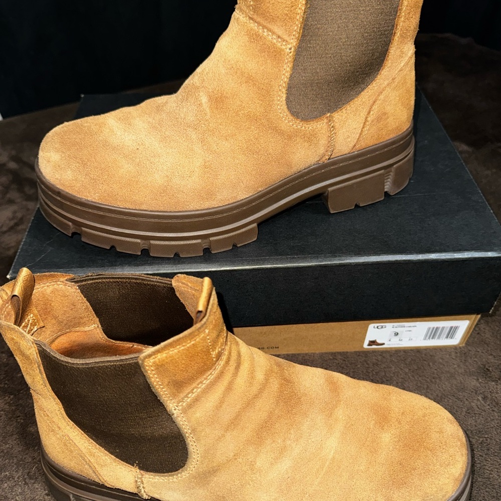 UGG Men's Skyview Brown Suede Chelsea Boots - Picture 4 of 7